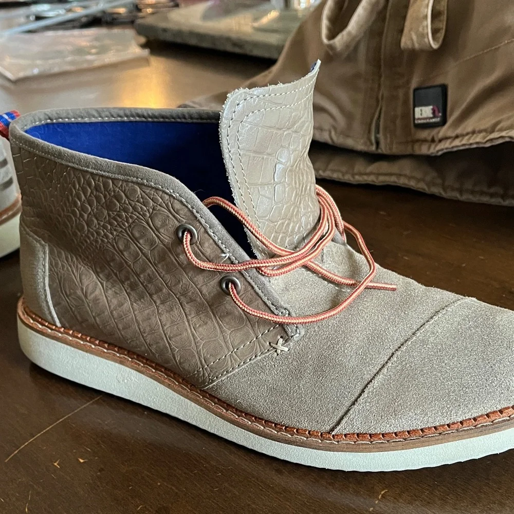 Toms Brown Suede Chukka Boots - Picture 5 of 6